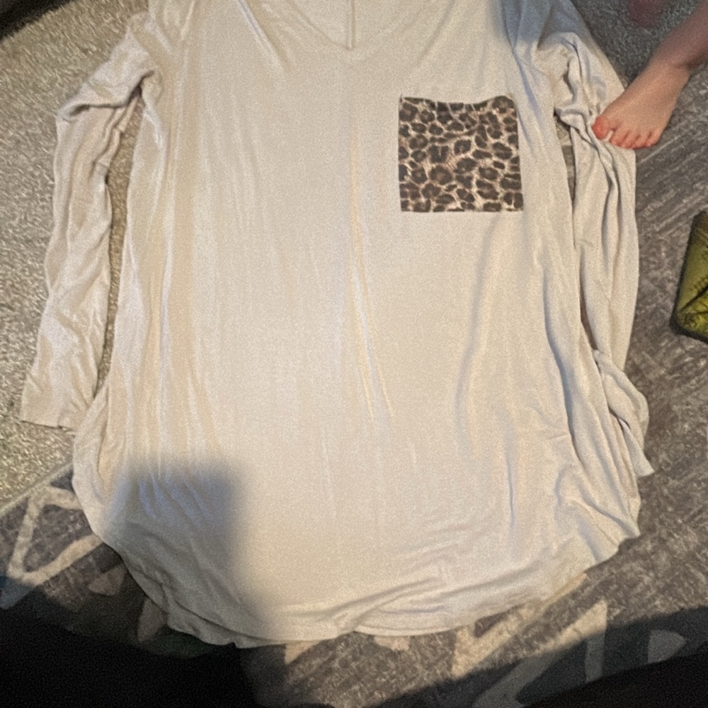 Zenana (l)  cream  Long Sleeve Top with Leopard Pocket